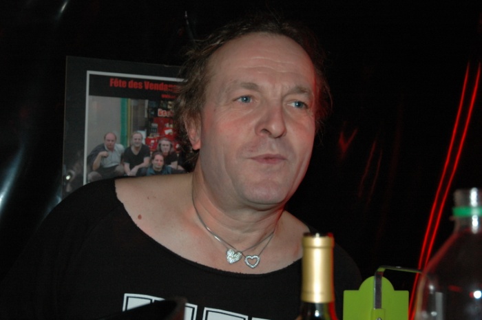 EmaG siffle la bouteille