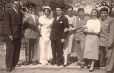 De gauche  droite: Nicolas cousin de Marcelle, Joseph frre de Lucien, Marcelle, Lucien, Jeanine soeur de Marcelle, Livio frre de Lucien, Maria cousine de Lucien, Dino frre de Lucien