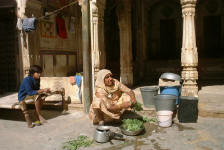 Prpartifs de repas  l'intrieur d'une haveli  Fatehpur