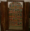 Bien cach dans une armoire . . .