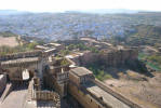 La ville s'tend au pied du fort de Mehrangarh, construit en 1459