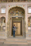 . . . Anandi Lal Poddar Haveli a t construite en 1920 . . .